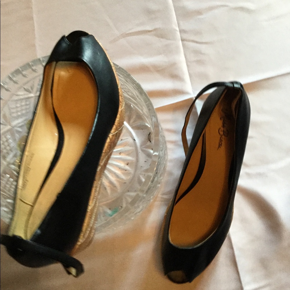 Shoes - Picture 2 of 3